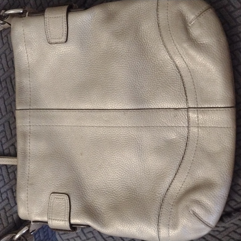 Coach Chain Duffle Crossbody Shoulder Bag in Metallic Pebbled Leather - Picture 2 of 8